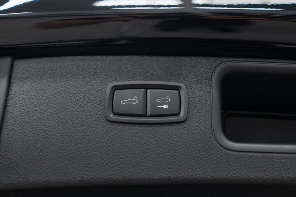 2023 Porsche Macan Base photo 30