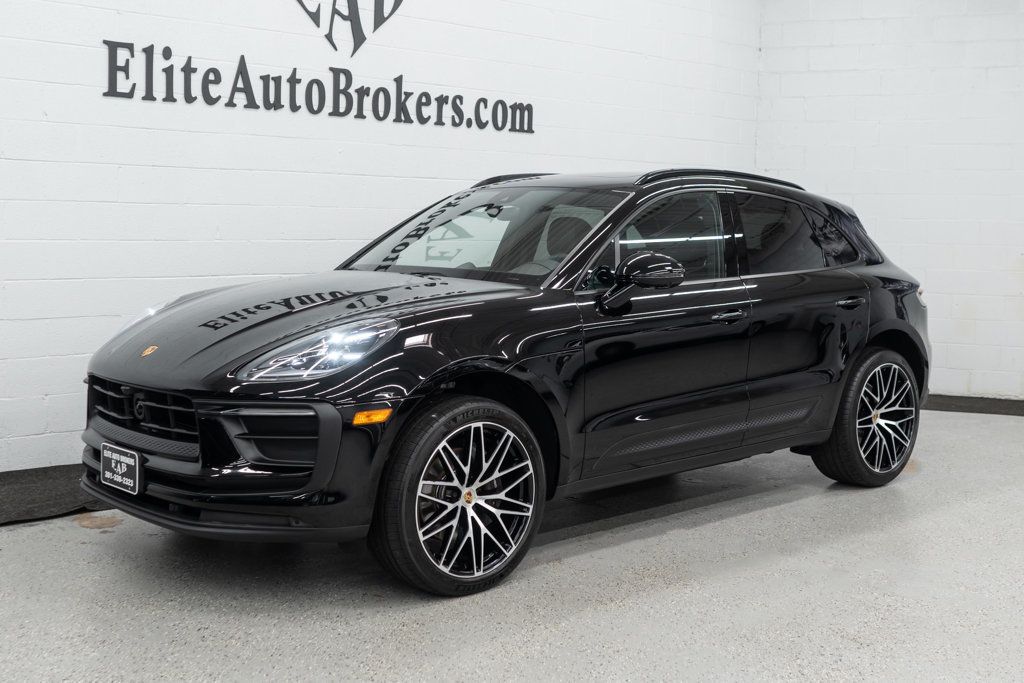 2023 Porsche Macan Base photo 32