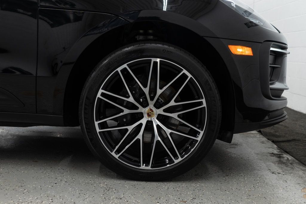2023 Porsche Macan Base photo 36