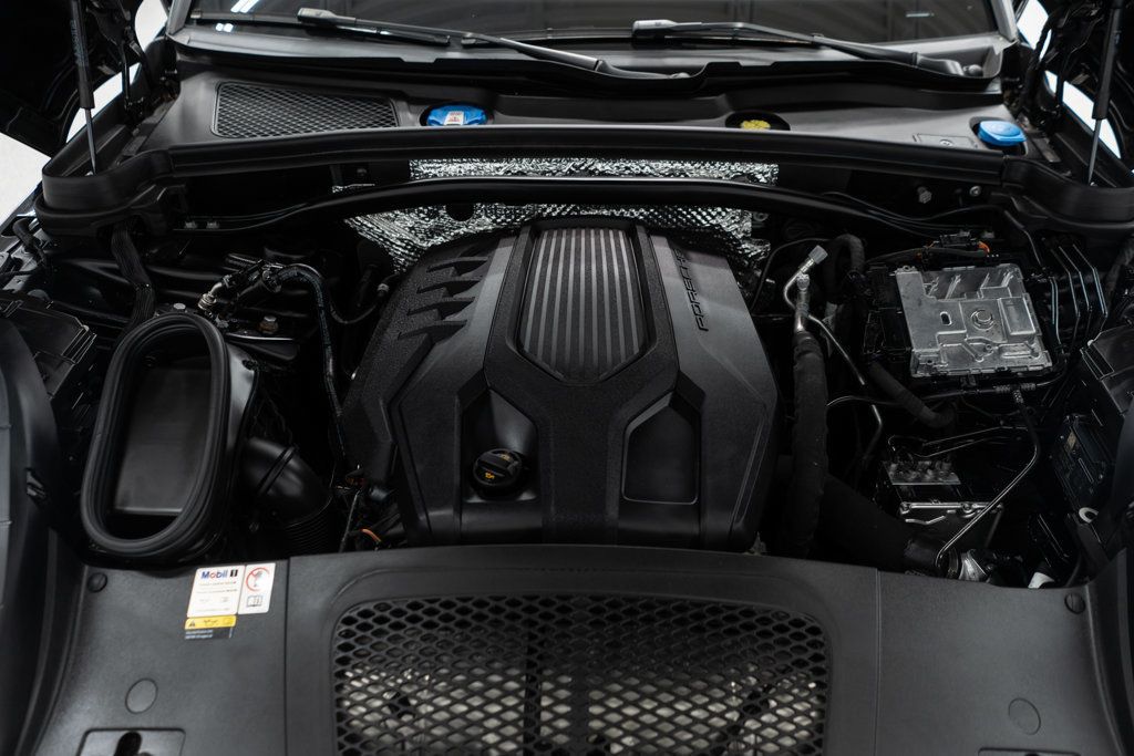 2023 Porsche Macan Base photo 37