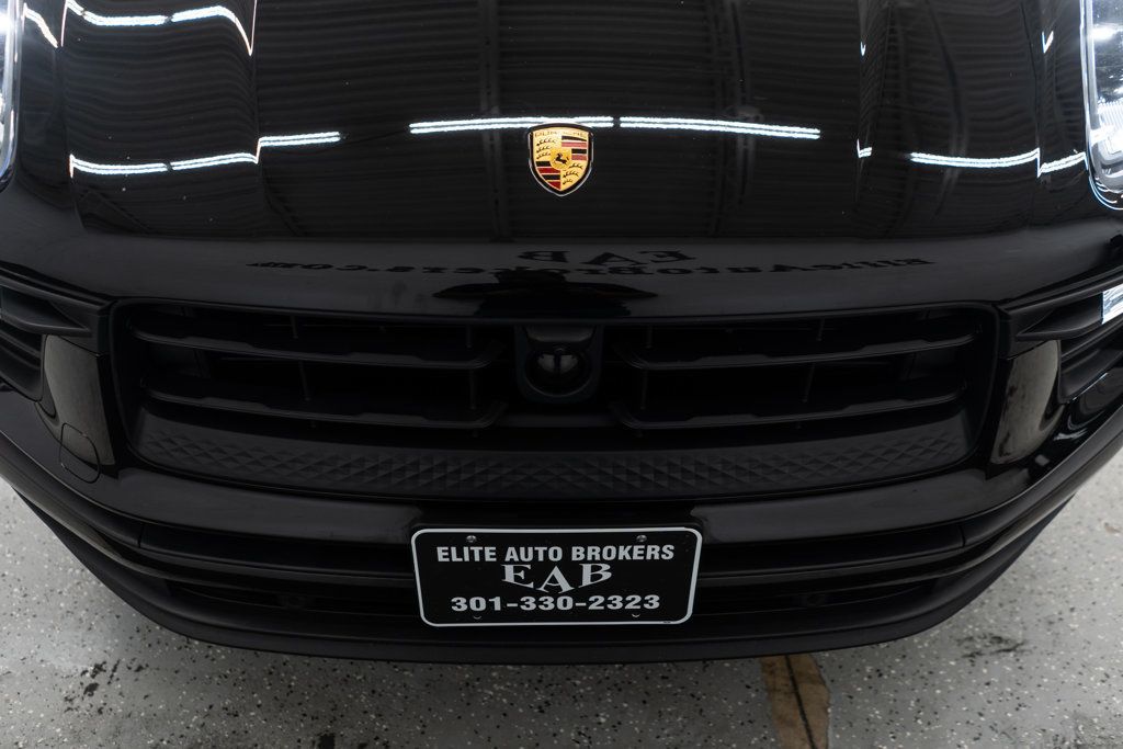 2023 Porsche Macan Base photo 40