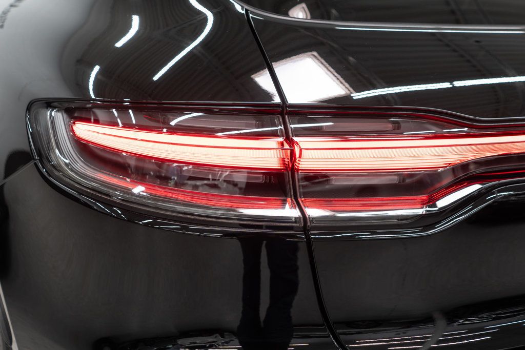 2023 Porsche Macan Base photo 42