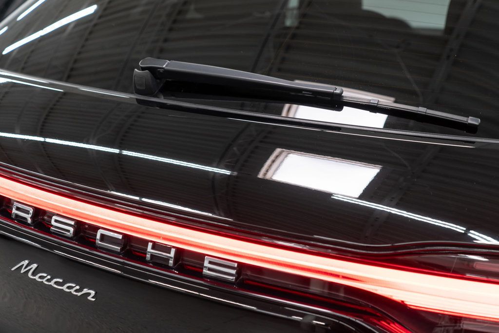 2023 Porsche Macan Base photo 43