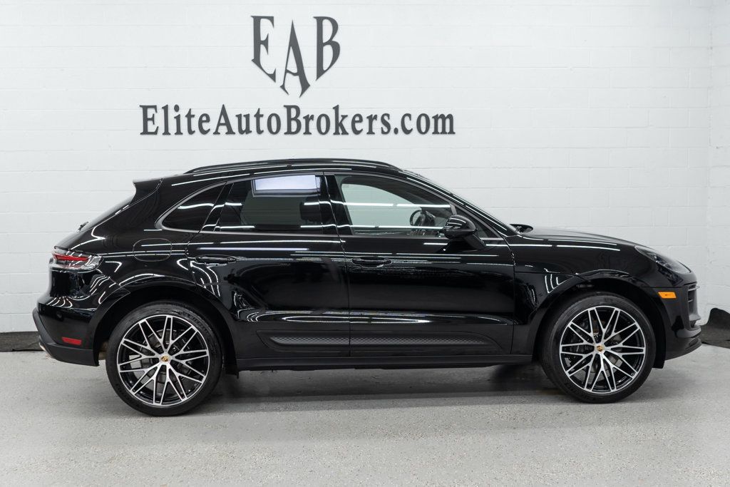 2023 Porsche Macan Base photo 5