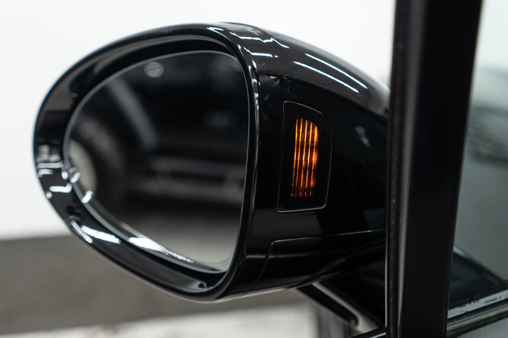 2023 Porsche Macan Base photo 45