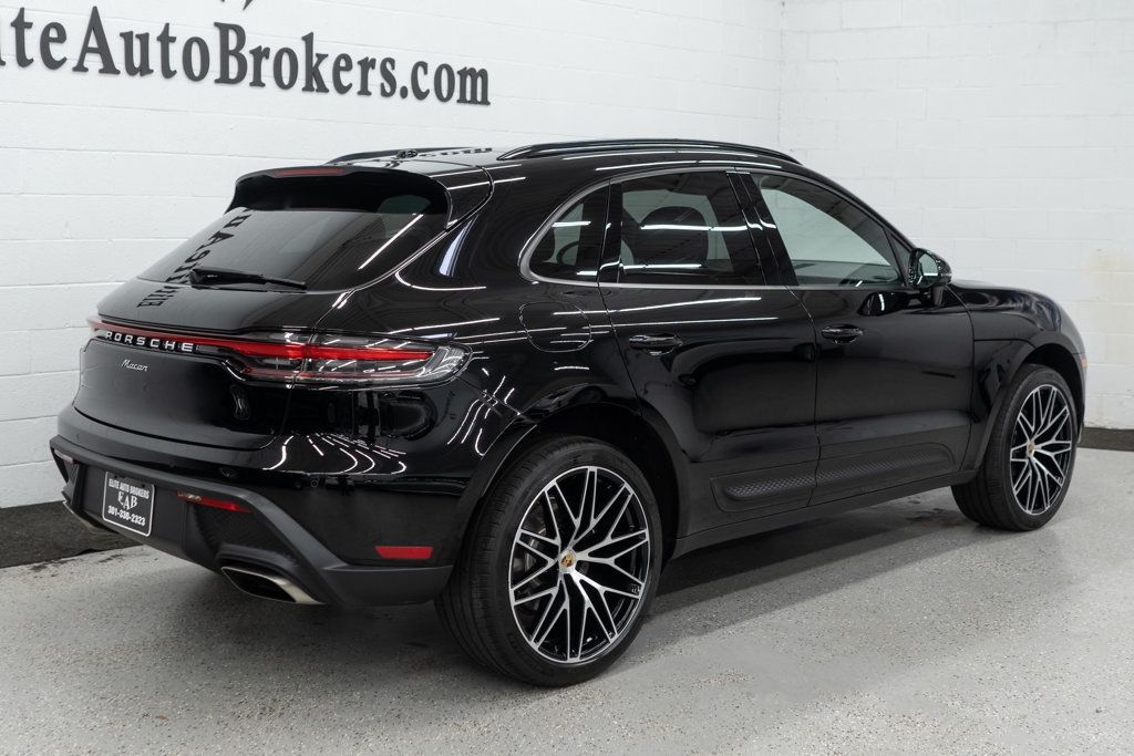 2023 Porsche Macan Base photo 6