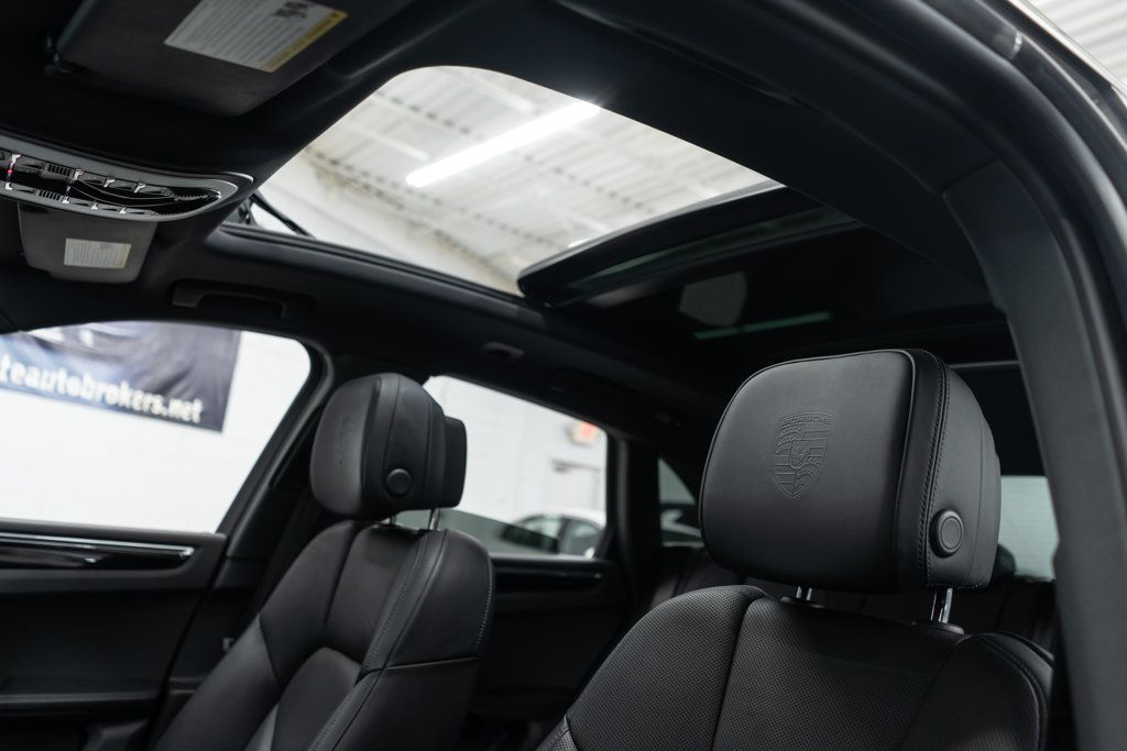 2023 Porsche Macan Base photo 8