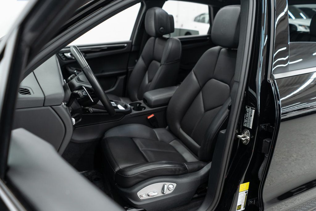 2023 Porsche Macan Base photo 9