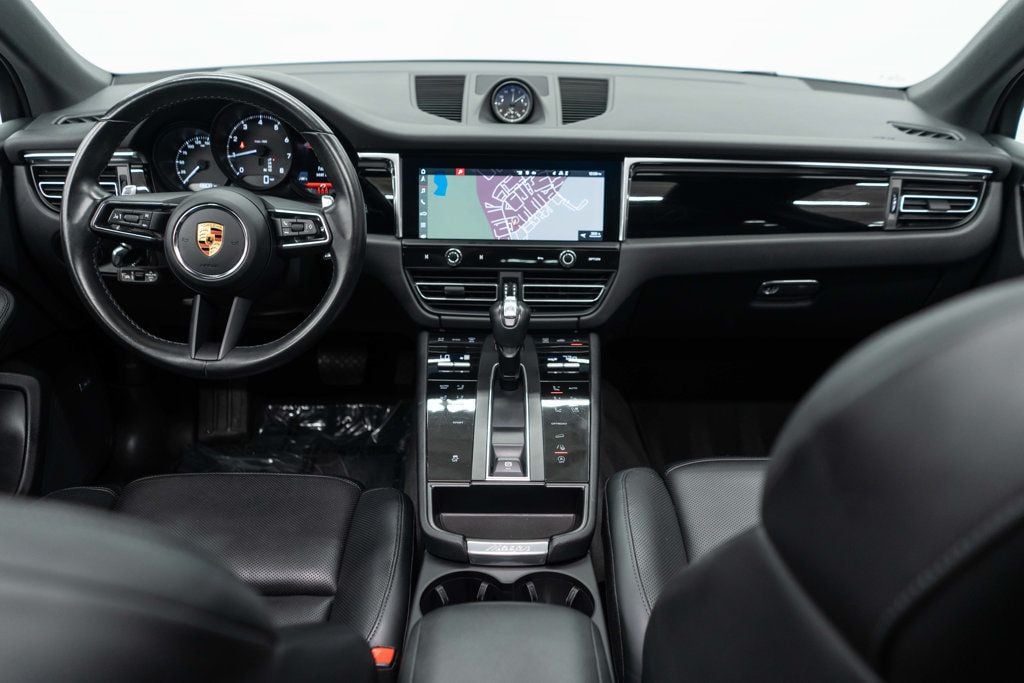 2023 Porsche Macan Base photo 8