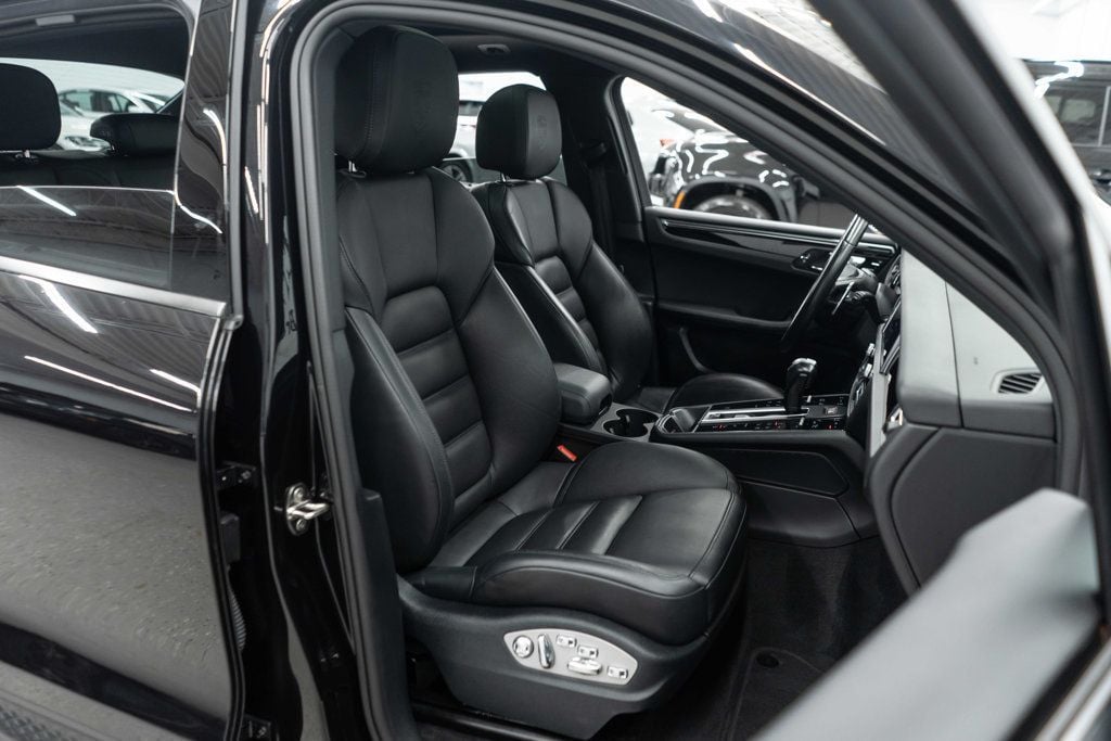 2023 Porsche Macan Base photo 9