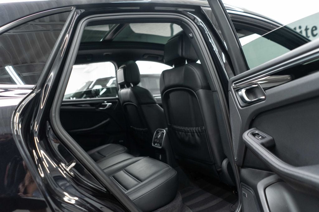 2023 Porsche Macan Base photo 10