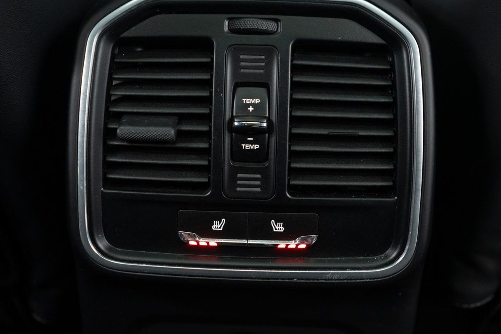 2023 Porsche Macan Base photo 12