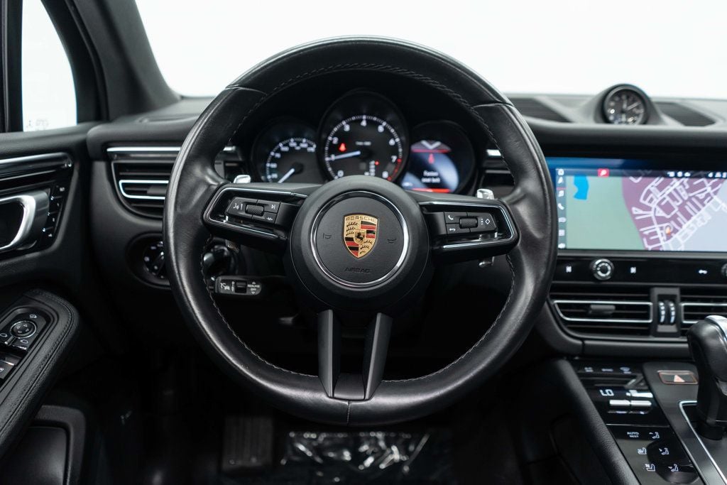 2023 Porsche Macan Base photo 16