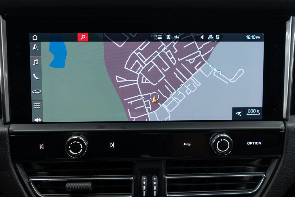 2023 Porsche Macan Base photo 19