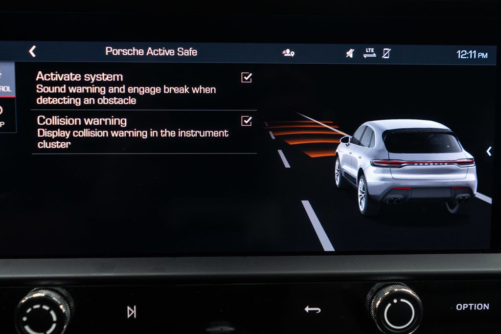 2023 Porsche Macan Base photo 23
