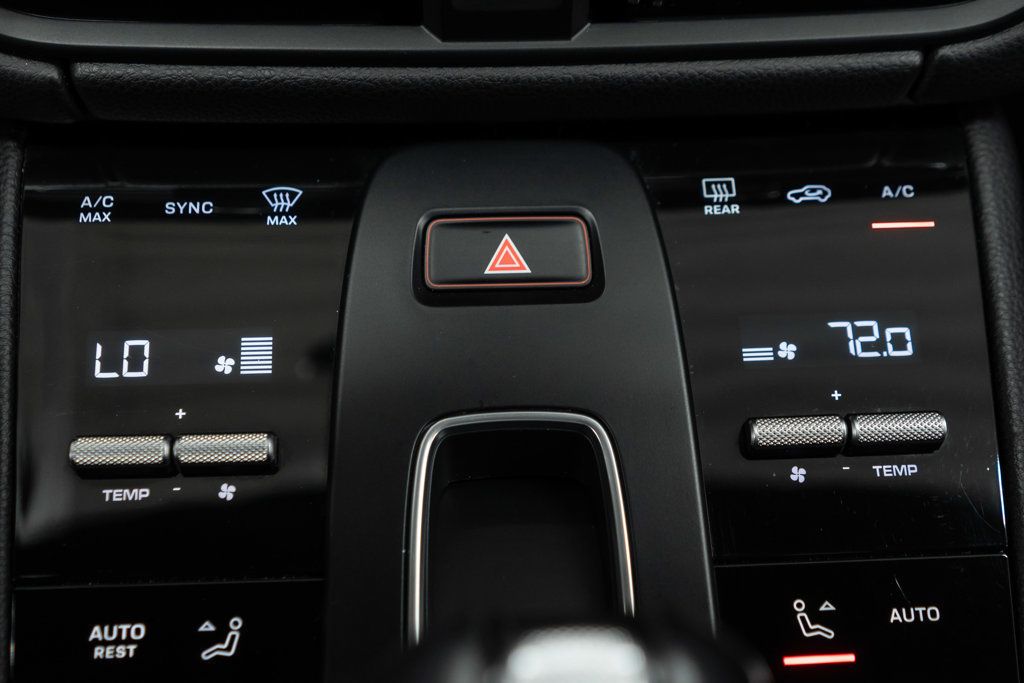 2023 Porsche Macan Base photo 24