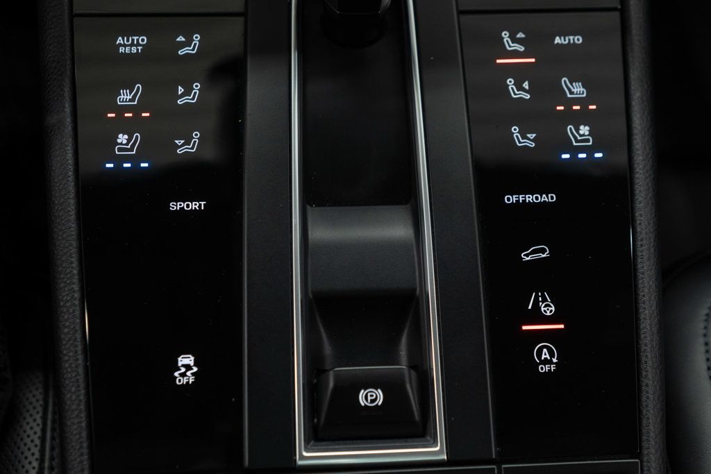 2023 Porsche Macan Base photo 25