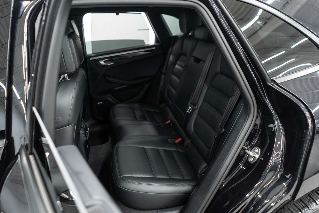 2023 Porsche Macan Base photo 28