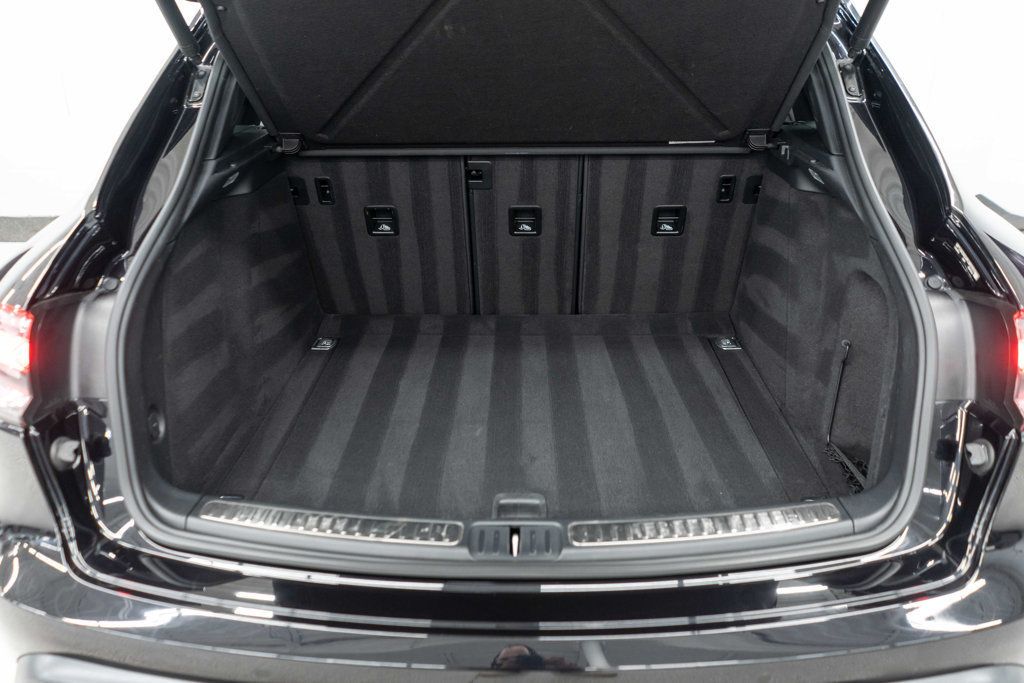 2023 Porsche Macan Base photo 29