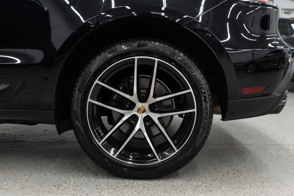 2023 Porsche Macan Base photo 32
