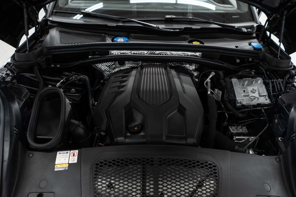 2023 Porsche Macan Base photo 38