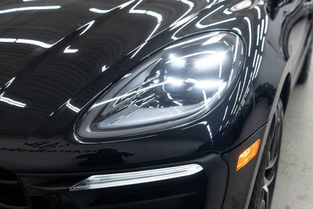 2023 Porsche Macan Base photo 41
