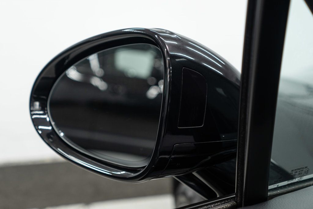 2023 Porsche Macan Base photo 46
