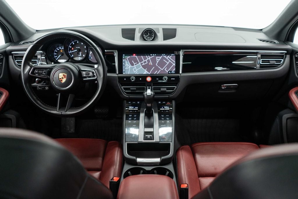 2023 Porsche Macan Base photo 7