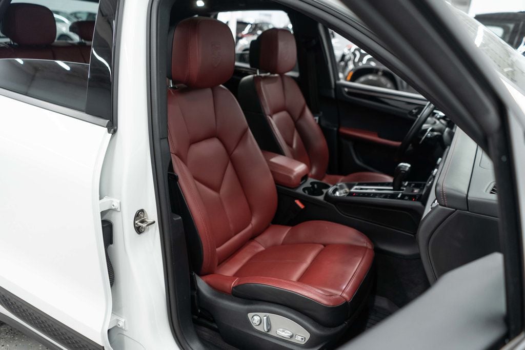 2023 Porsche Macan Base photo 8