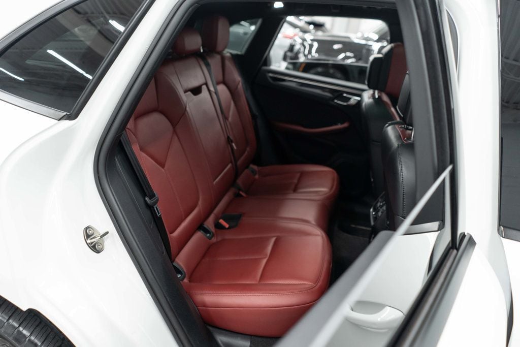 2023 Porsche Macan Base photo 9