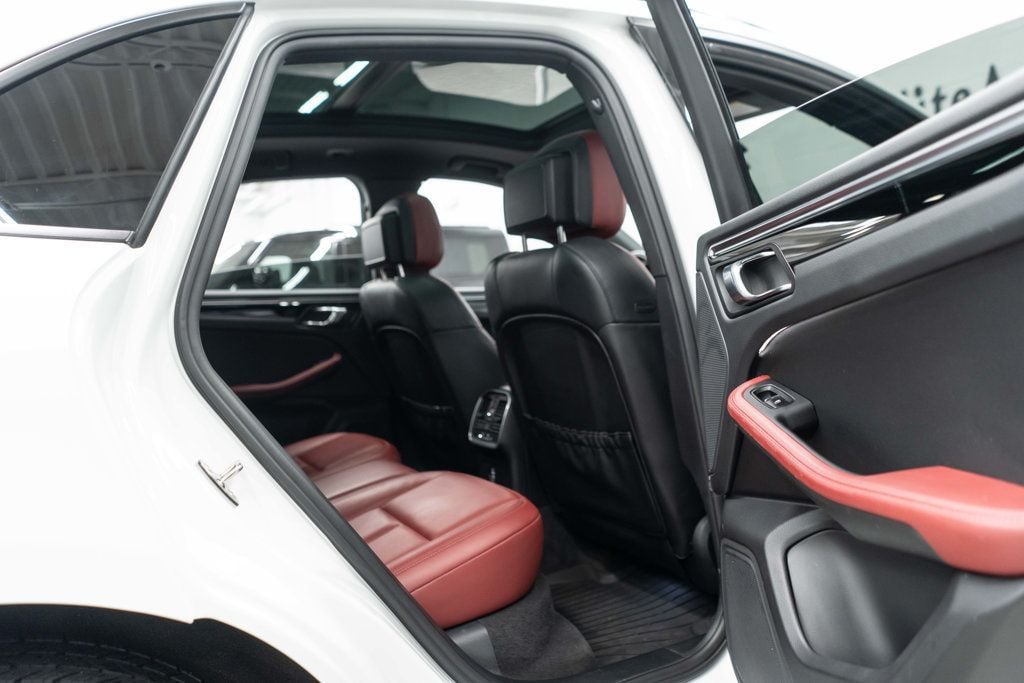 2023 Porsche Macan Base photo 10