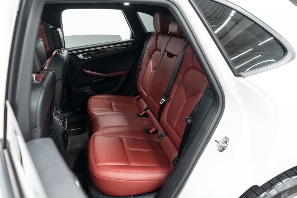 2023 Porsche Macan Base photo 12