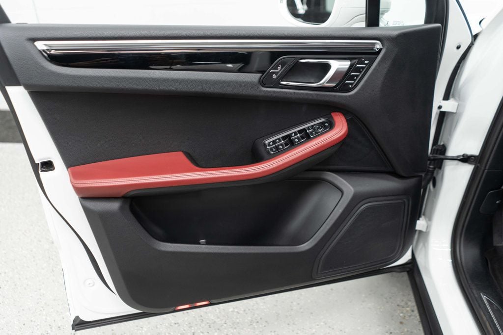 2023 Porsche Macan Base photo 13
