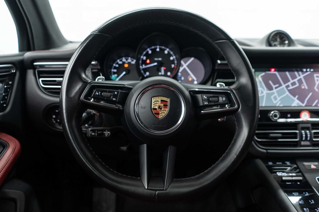 2023 Porsche Macan Base photo 14