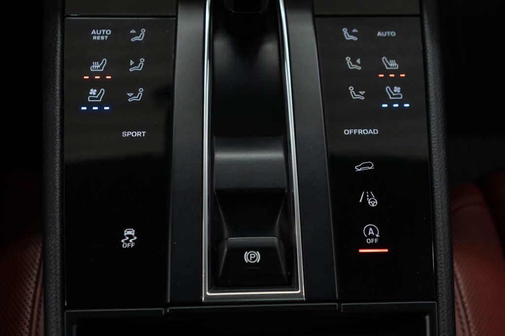 2023 Porsche Macan Base photo 15