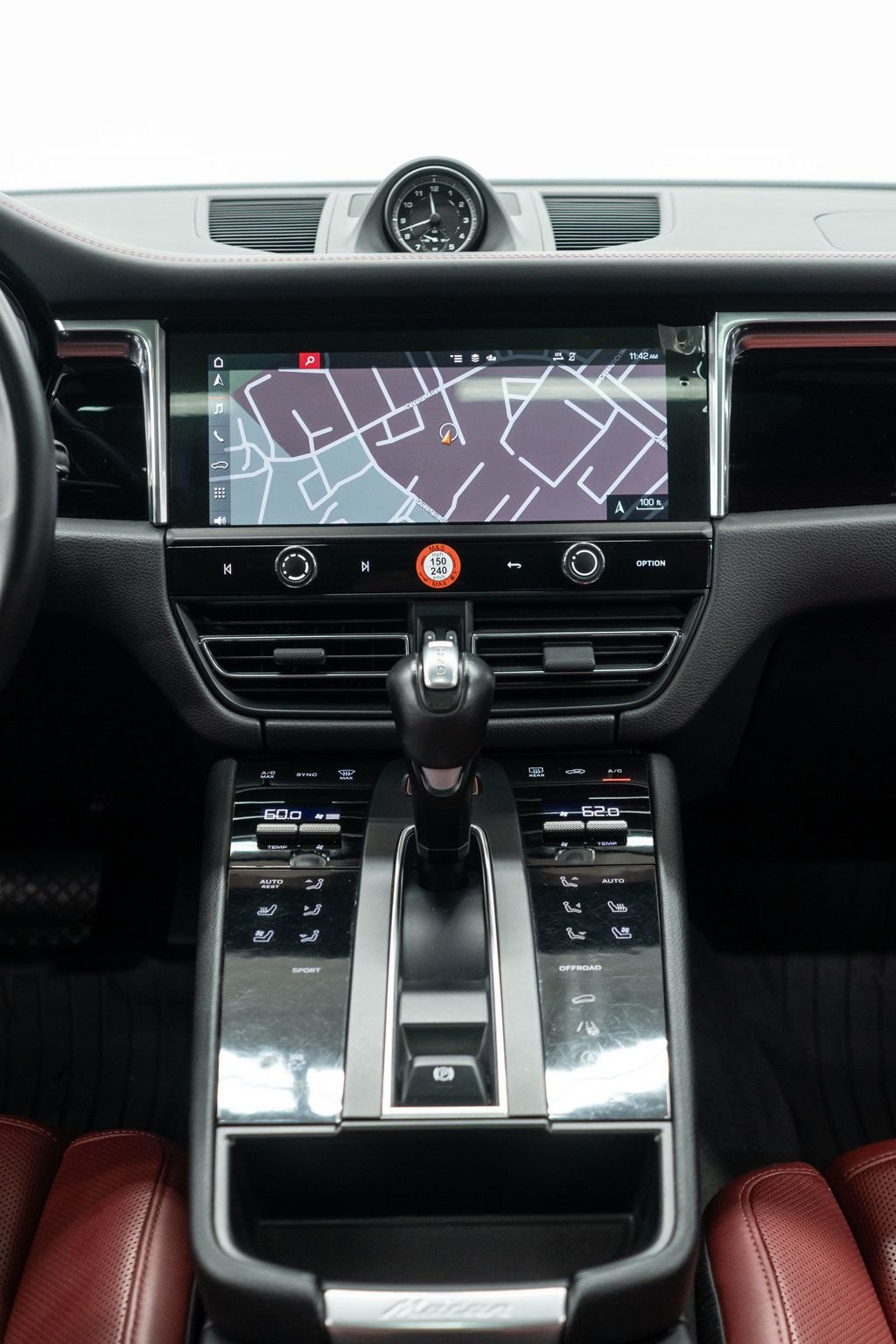 2023 Porsche Macan Base photo 16