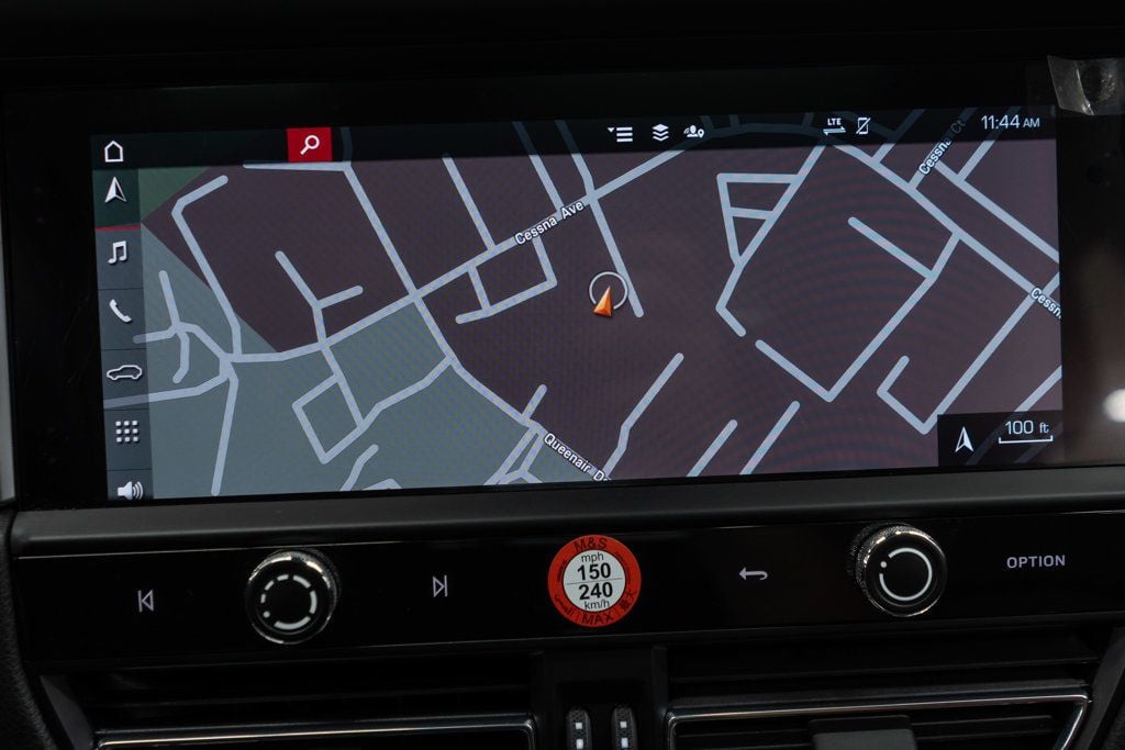 2023 Porsche Macan Base photo 18