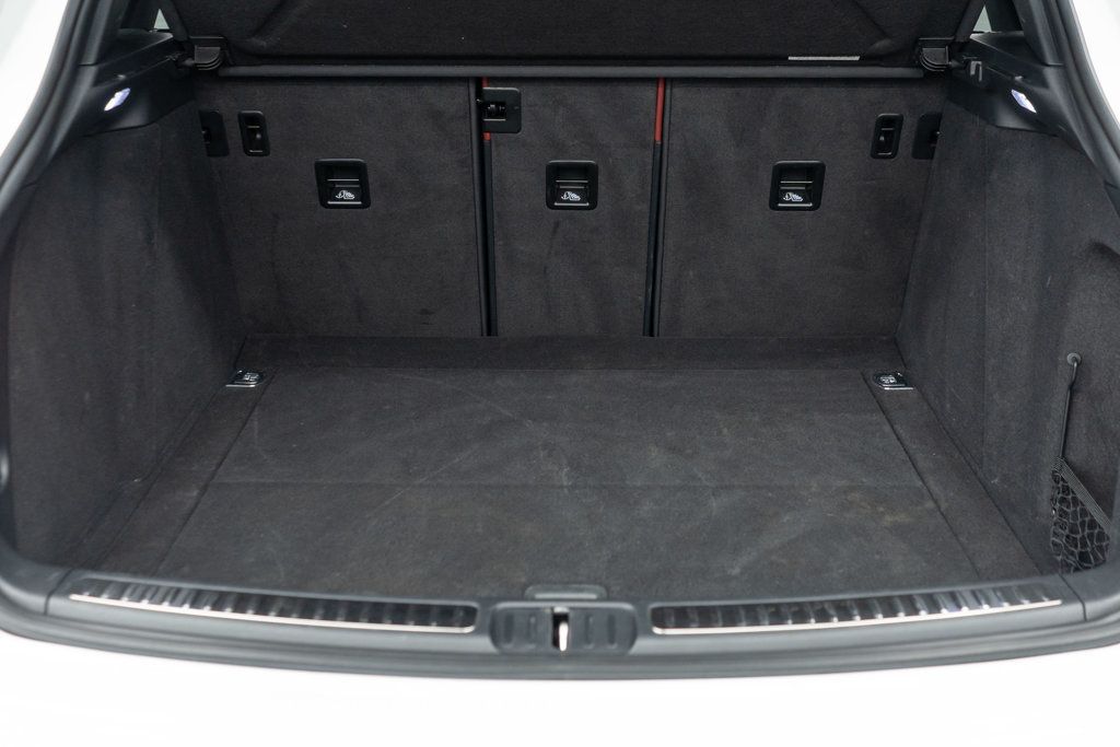 2023 Porsche Macan Base photo 23