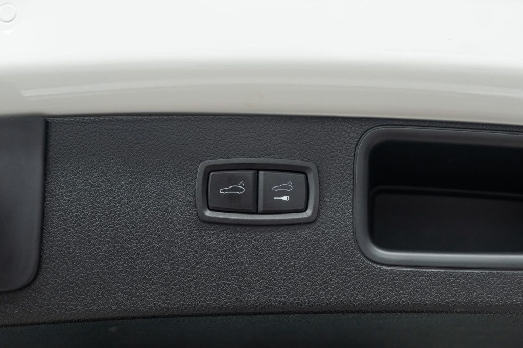 2023 Porsche Macan Base photo 24