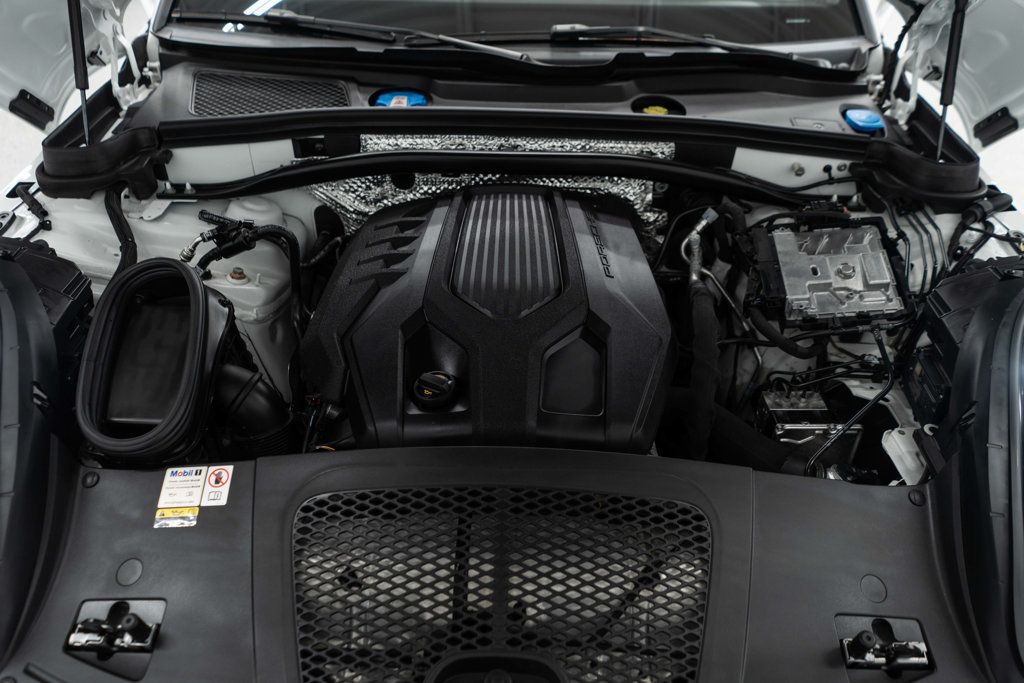2023 Porsche Macan Base photo 31