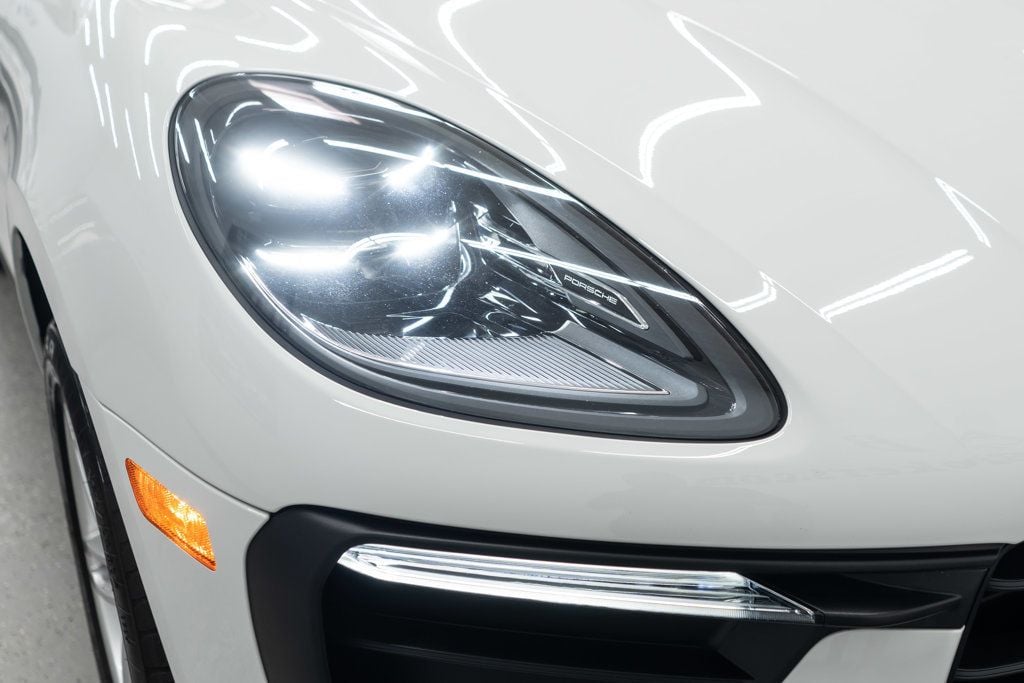 2023 Porsche Macan Base photo 33