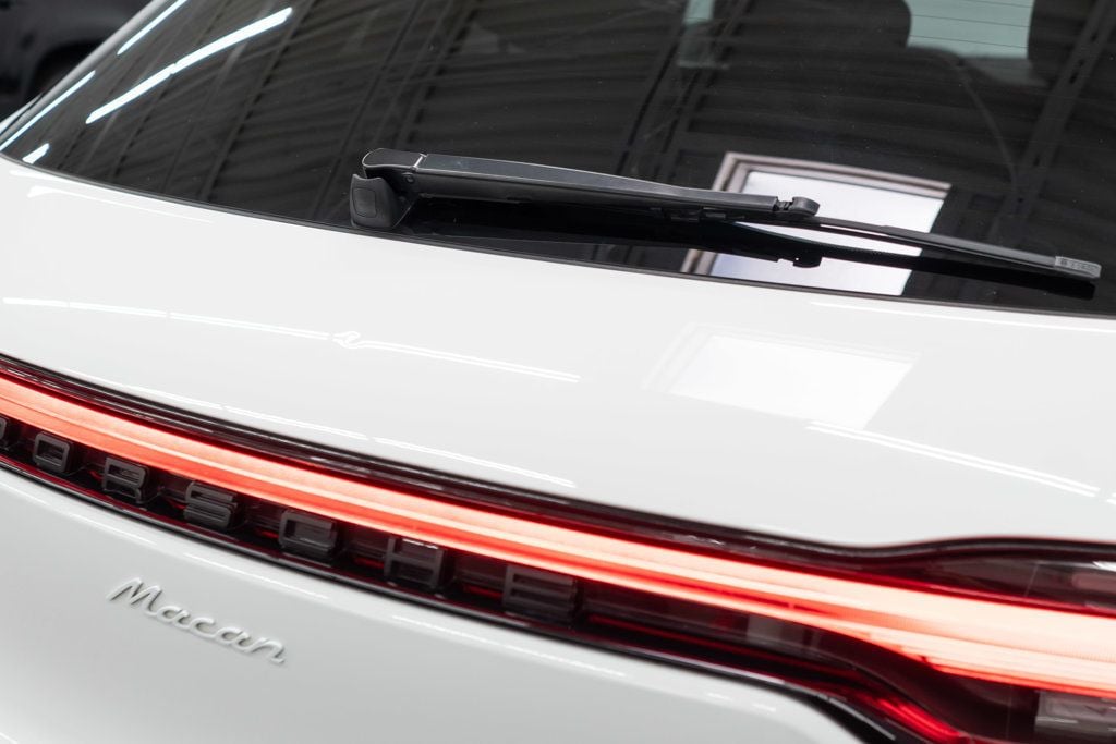 2023 Porsche Macan Base photo 37