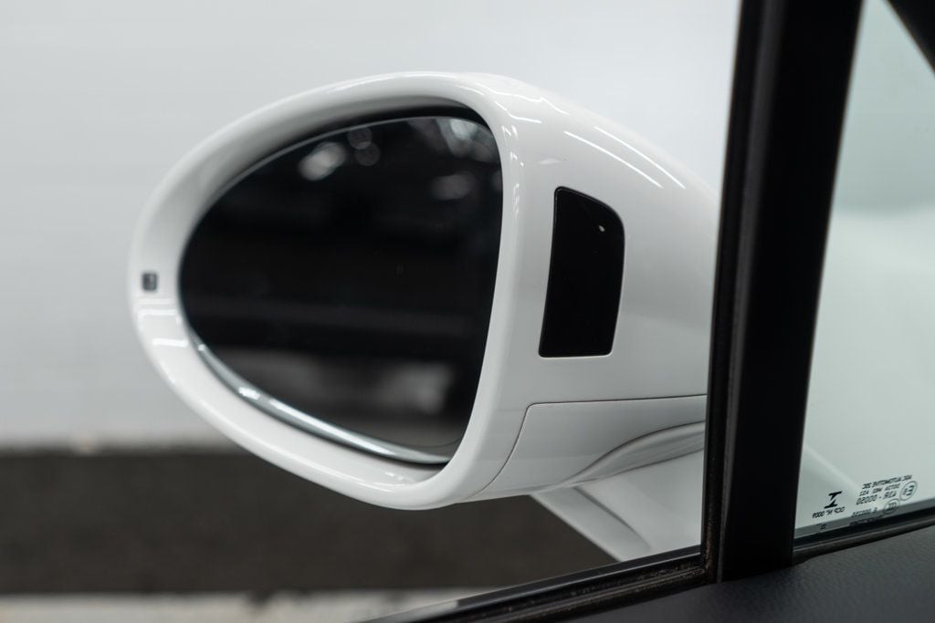 2023 Porsche Macan Base photo 39