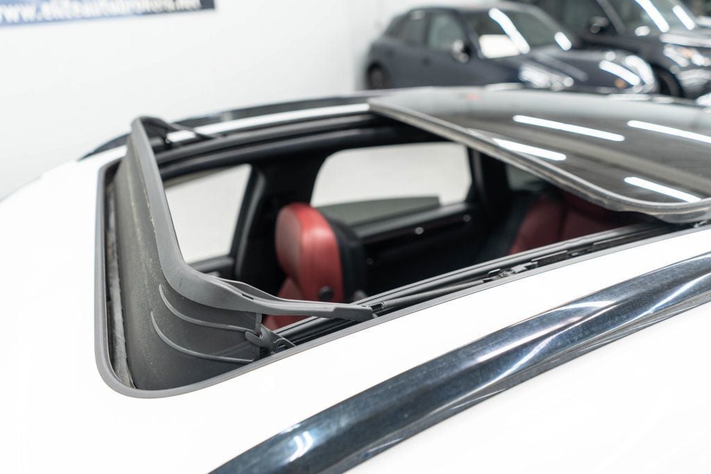 2023 Porsche Macan Base photo 40
