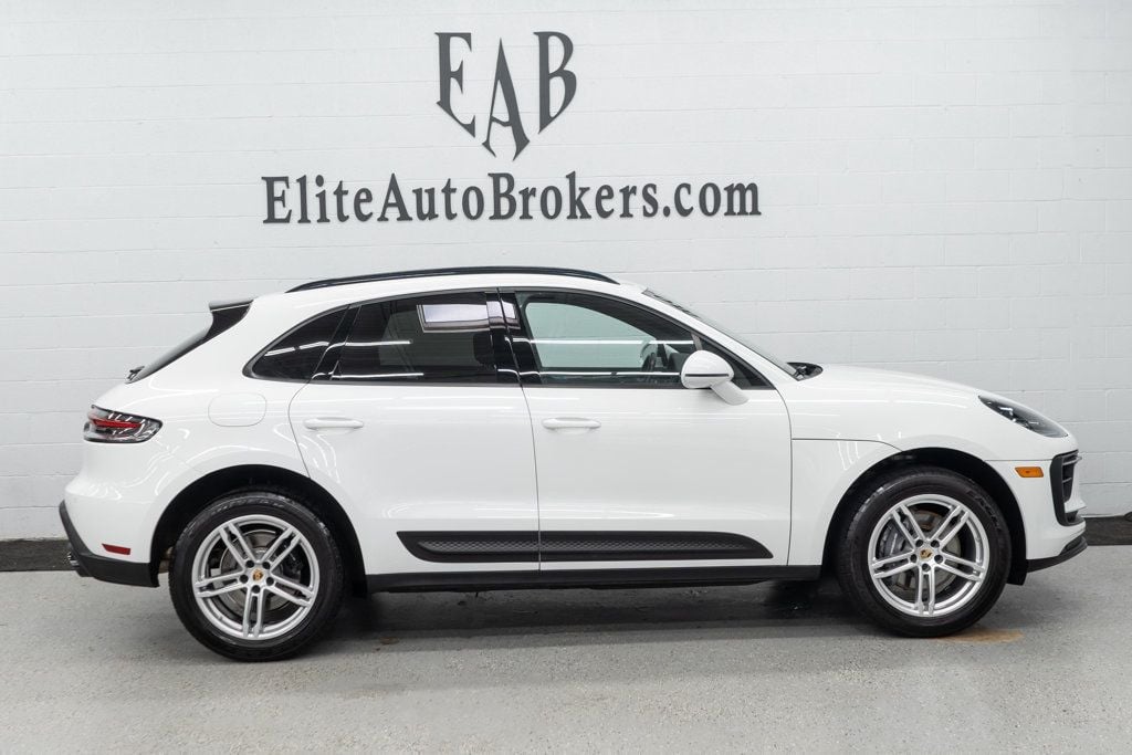 2023 Porsche Macan Base photo 2