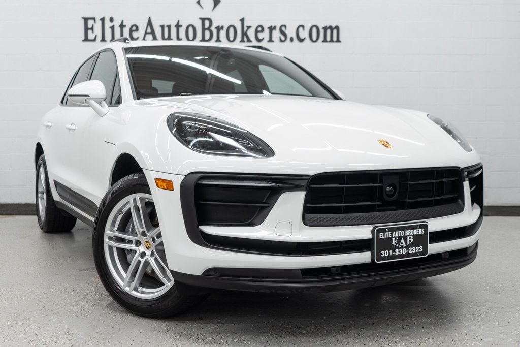 2023 Porsche Macan Base photo 4