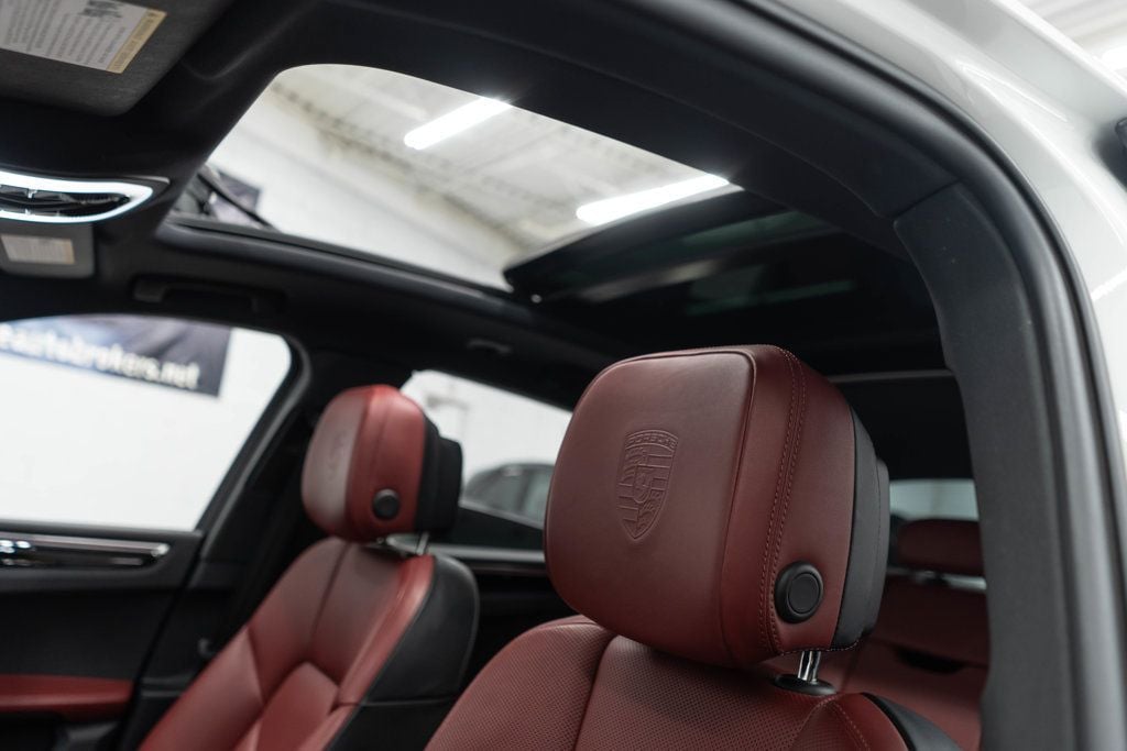 2023 Porsche Macan Base photo 5