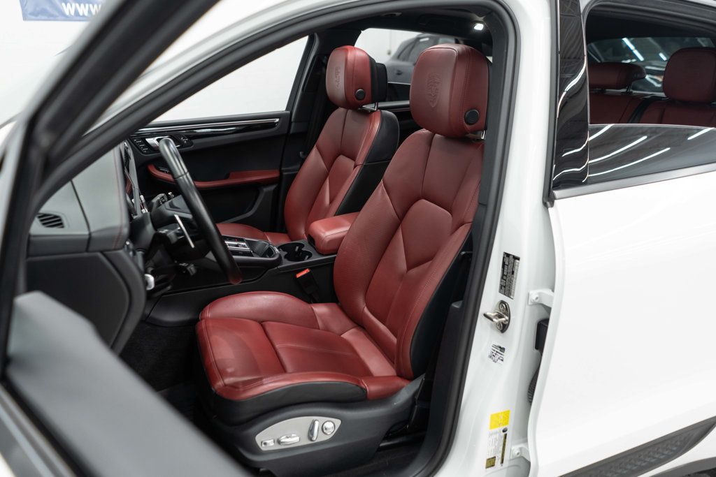 2023 Porsche Macan Base photo 6