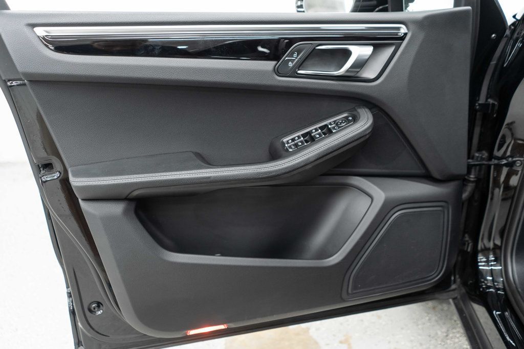Porsche Macan photo 14