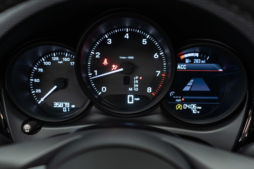 Porsche Macan photo 16